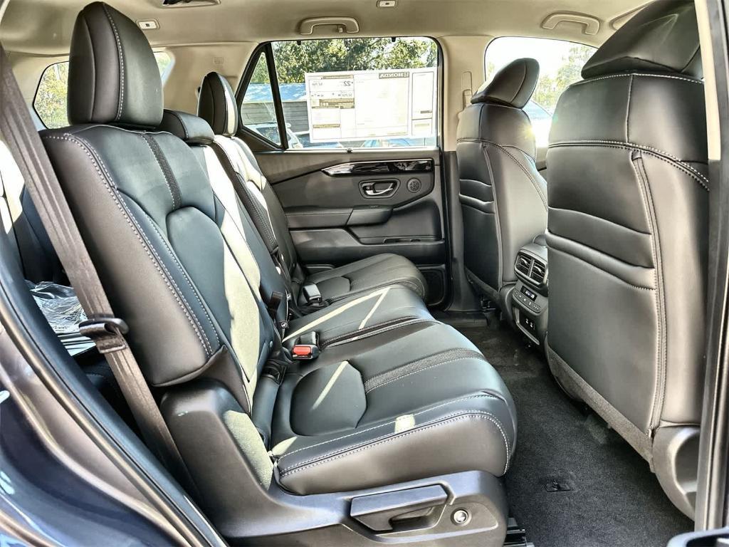 new 2026 Honda Pilot car, priced at $43,544