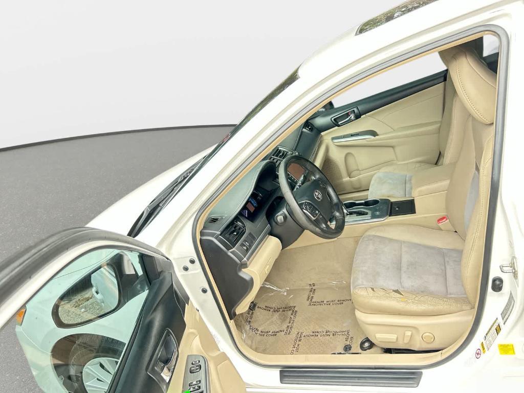 used 2014 Toyota Camry Hybrid car, priced at $12,686