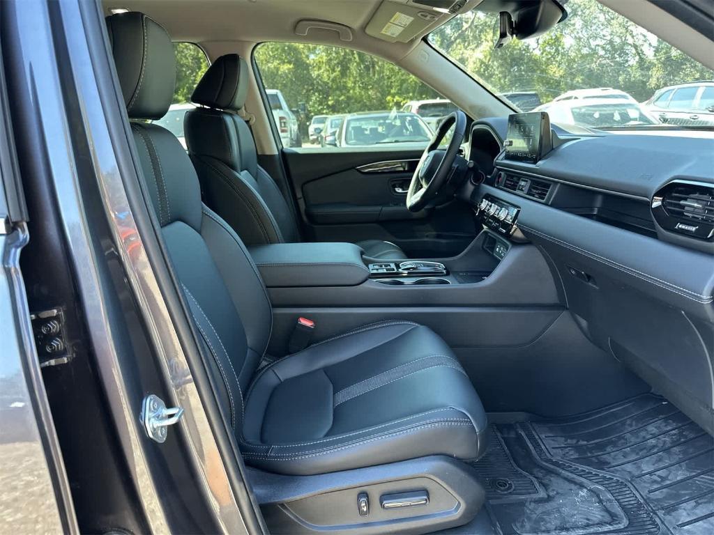 new 2025 Honda Pilot car, priced at $41,702
