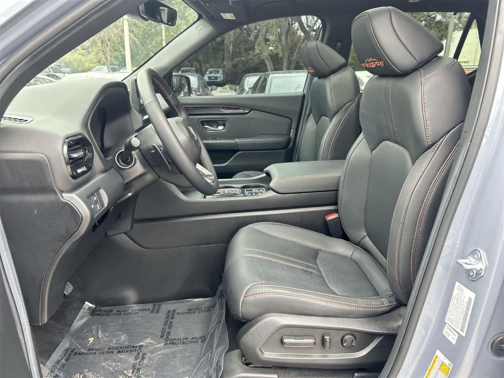 used 2025 Honda Pilot car, priced at $42,777