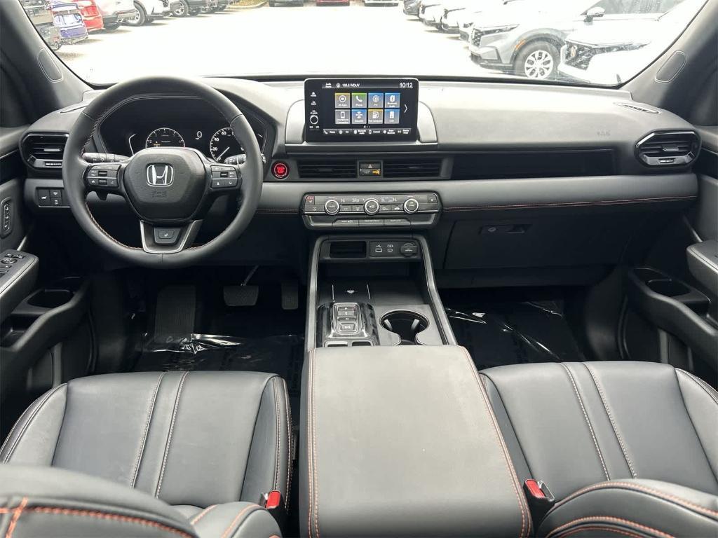 used 2025 Honda Pilot car, priced at $42,777