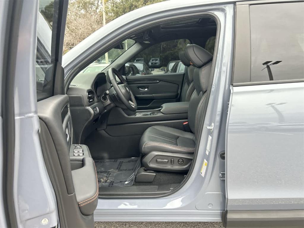 used 2025 Honda Pilot car, priced at $42,777