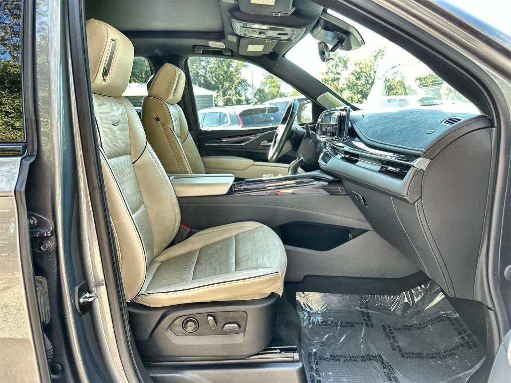 used 2021 Cadillac Escalade ESV car, priced at $55,279