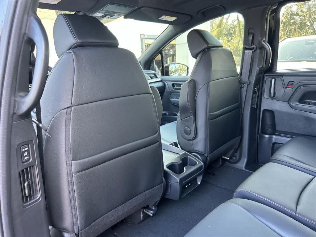 new 2026 Honda Odyssey car, priced at $42,977