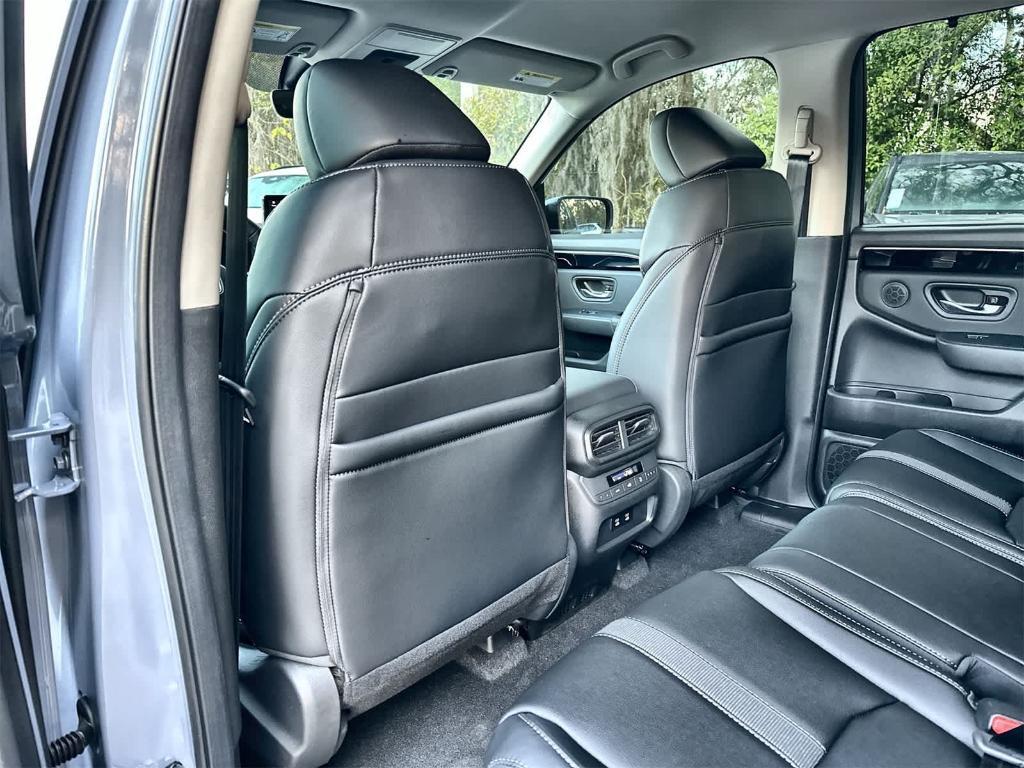 new 2026 Honda Pilot car, priced at $43,971