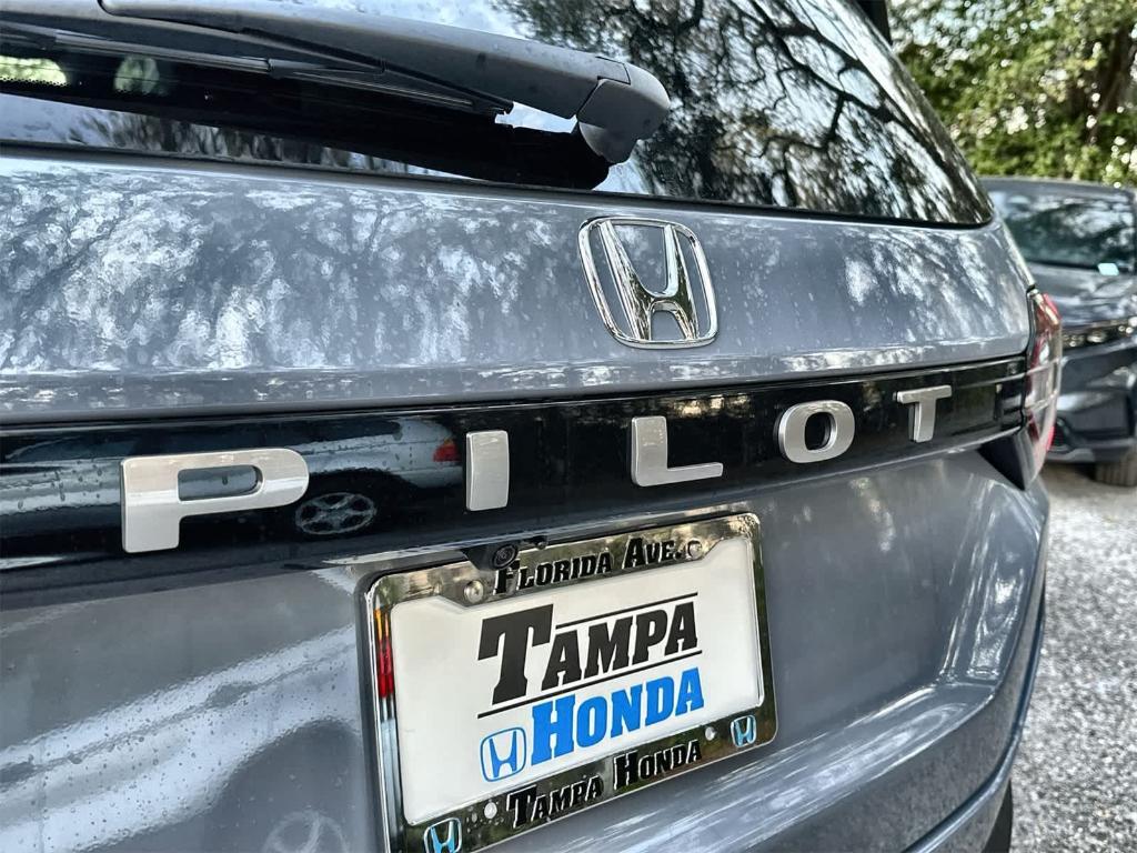 new 2026 Honda Pilot car, priced at $43,971