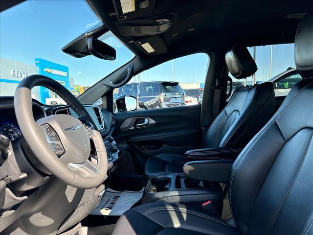 used 2025 Chrysler Pacifica car, priced at $33,995