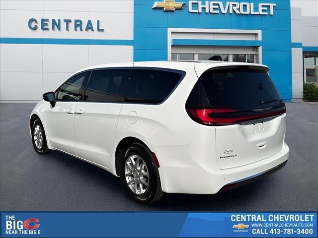 used 2025 Chrysler Pacifica car, priced at $33,995