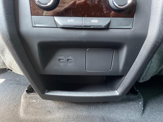 new 2025 Chevrolet Traverse car, priced at $37,060