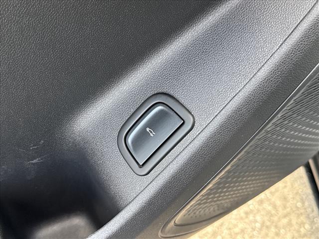 used 2024 Chevrolet Traverse car, priced at $38,995