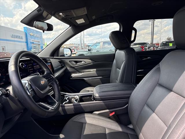 used 2024 Chevrolet Traverse car, priced at $38,995