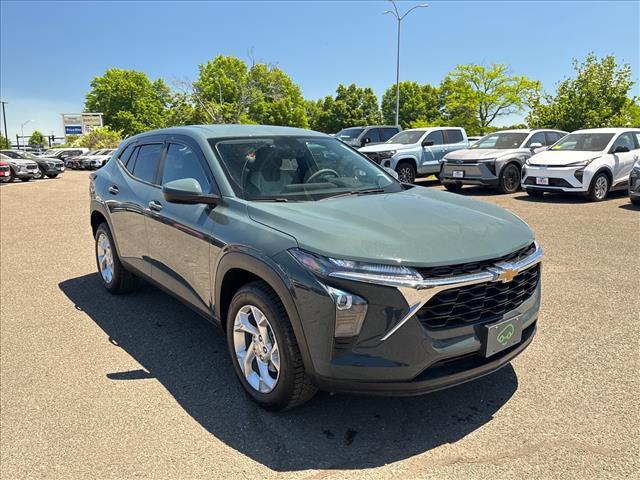 used 2025 Chevrolet Trax car, priced at $23,195