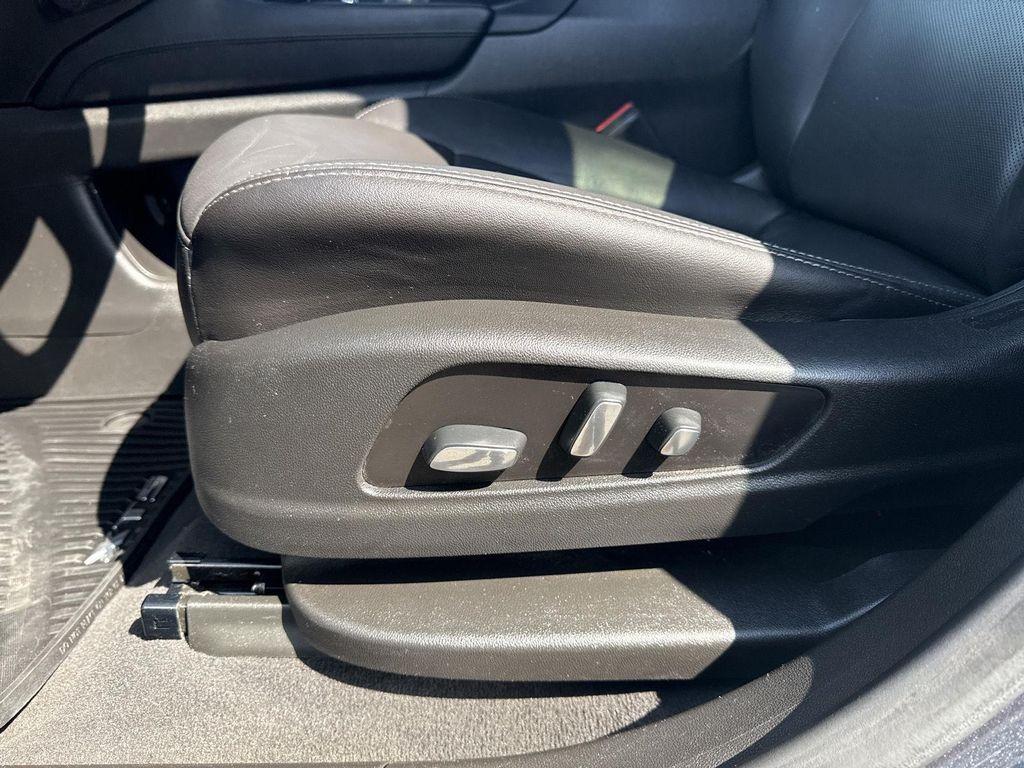 used 2021 Cadillac XT5 car, priced at $25,690