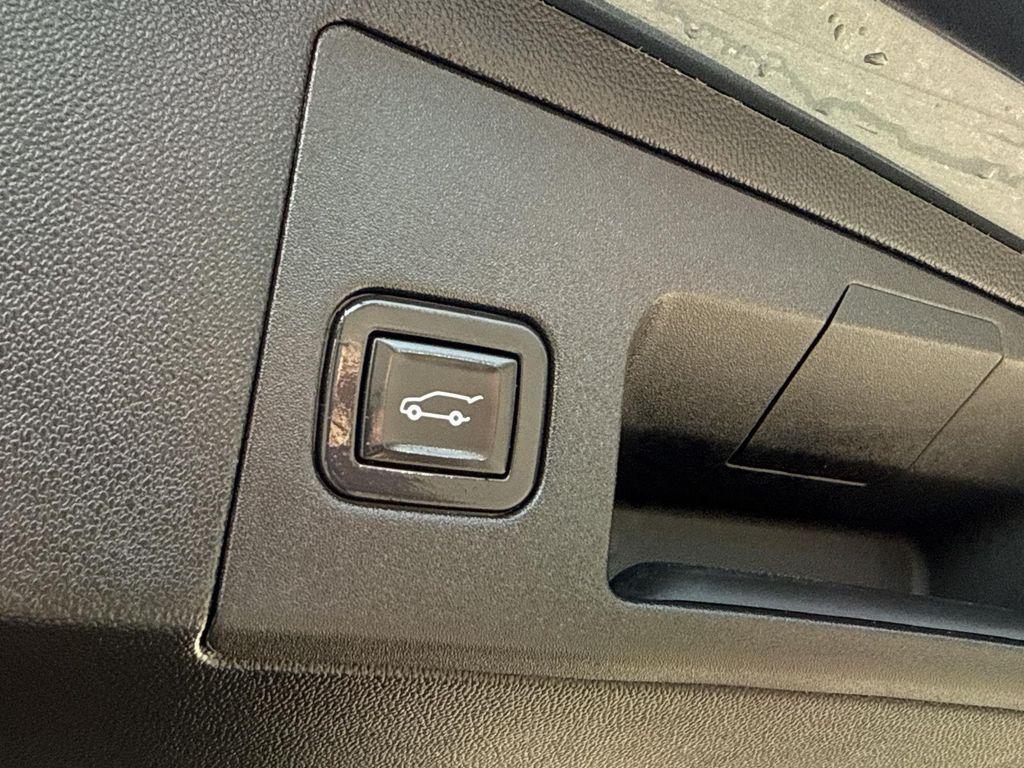 used 2021 Cadillac XT5 car, priced at $25,690