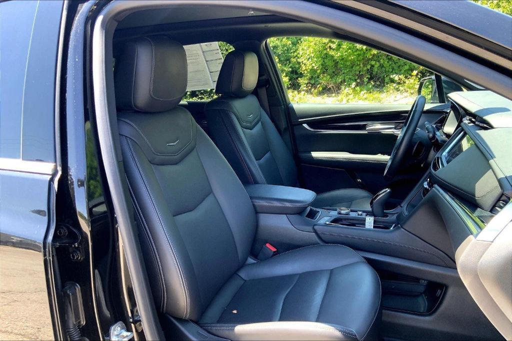 used 2025 Cadillac XT5 car, priced at $45,300