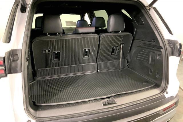 used 2025 Chevrolet Traverse car, priced at $44,200