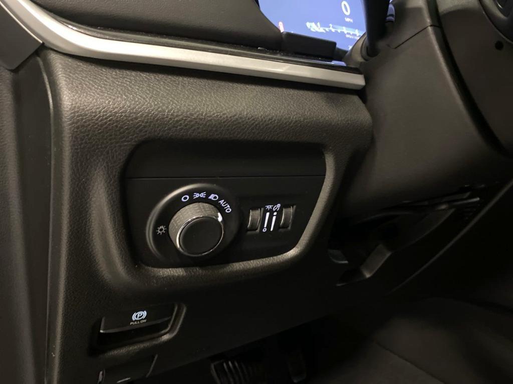 used 2023 Jeep Grand Cherokee car, priced at $32,495