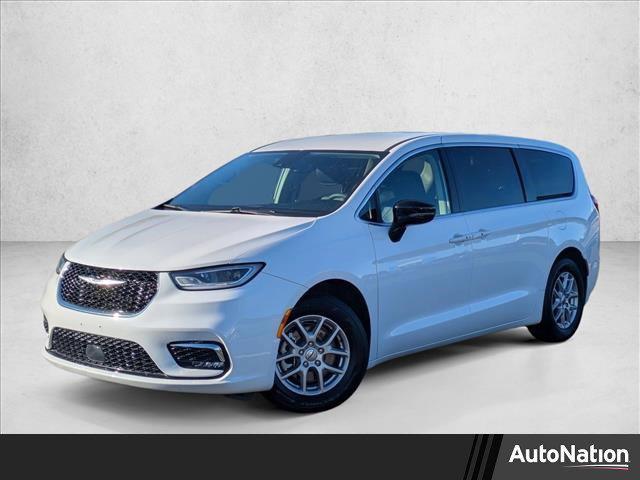 used 2024 Chrysler Pacifica car, priced at $27,995