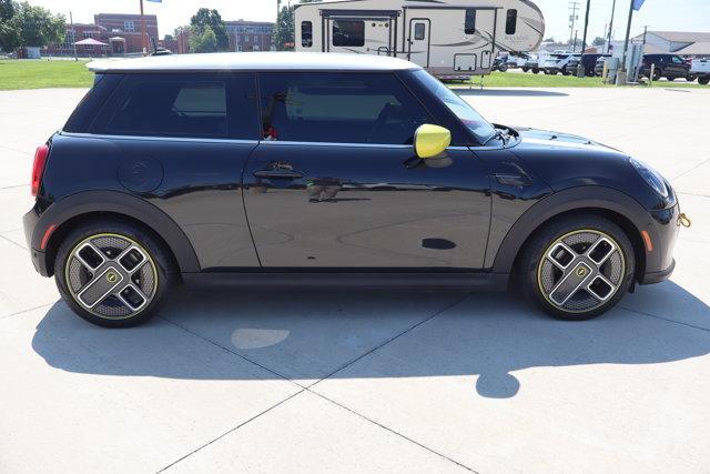 used 2024 MINI SE Hardtop car, priced at $23,990