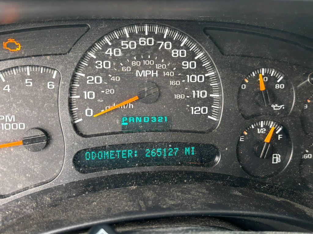 used 2005 Chevrolet Suburban car, priced at $3,500