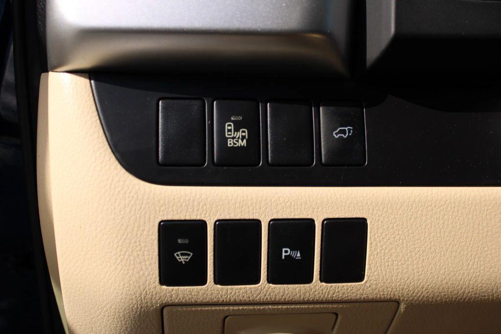 used 2016 Toyota Highlander car, priced at $14,599