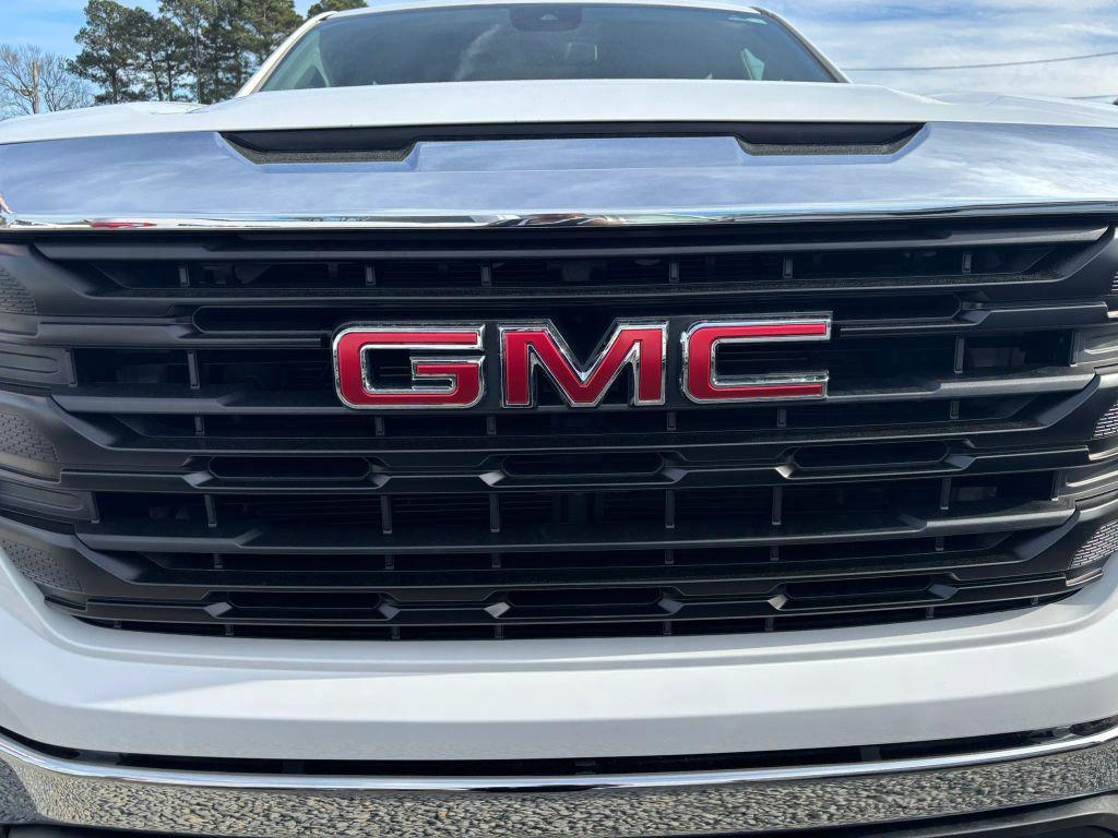 used 2023 GMC Sierra 1500 car, priced at $29,900
