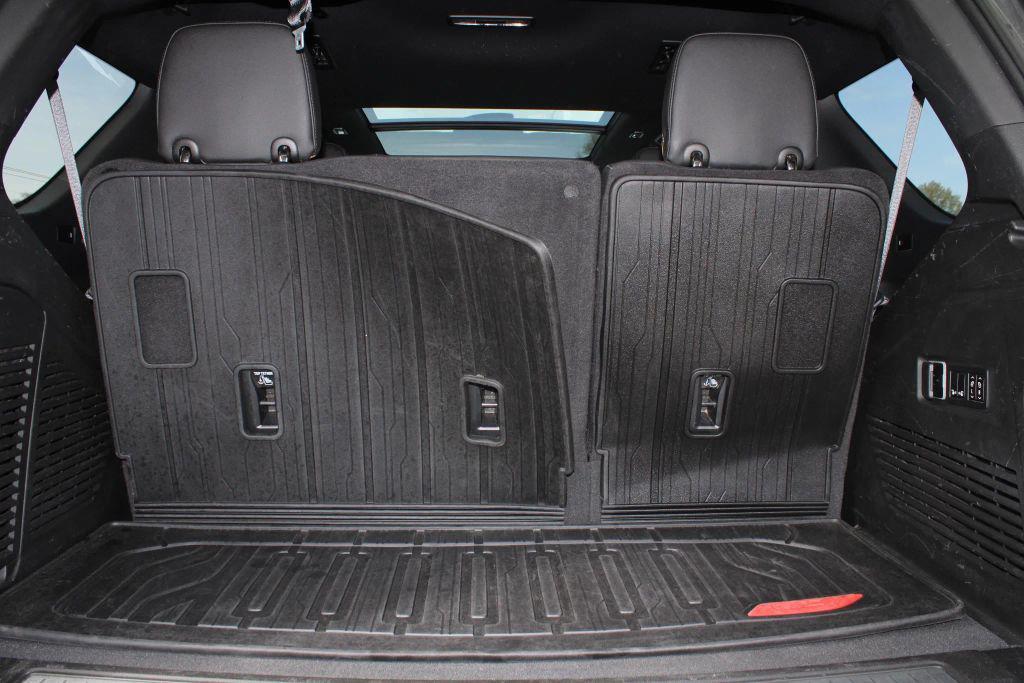 used 2022 GMC Yukon car, priced at $35,799