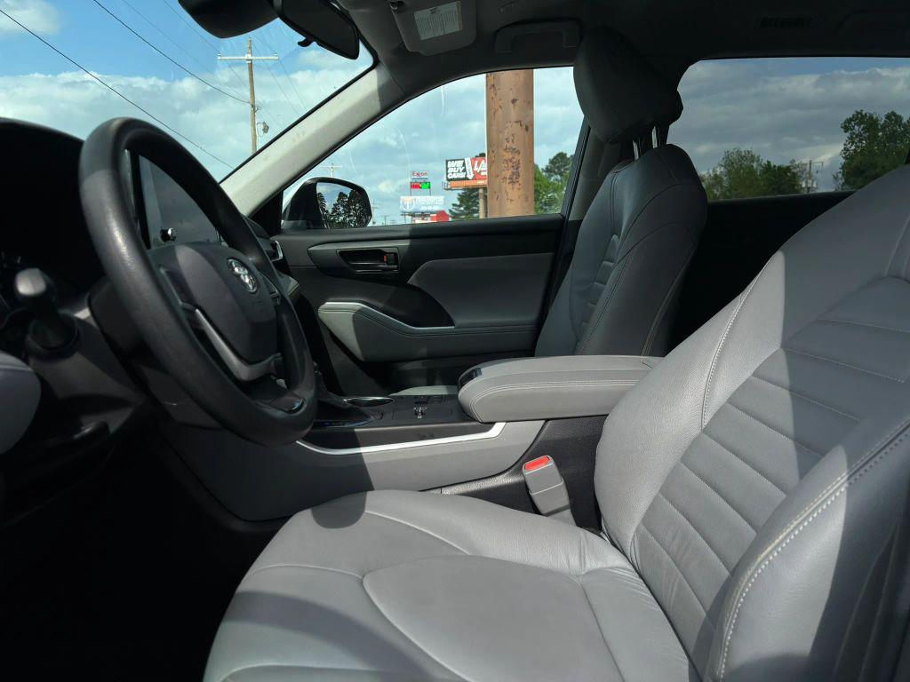 used 2023 Toyota Highlander car, priced at $30,900
