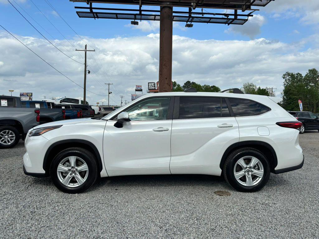 used 2023 Toyota Highlander car, priced at $30,900