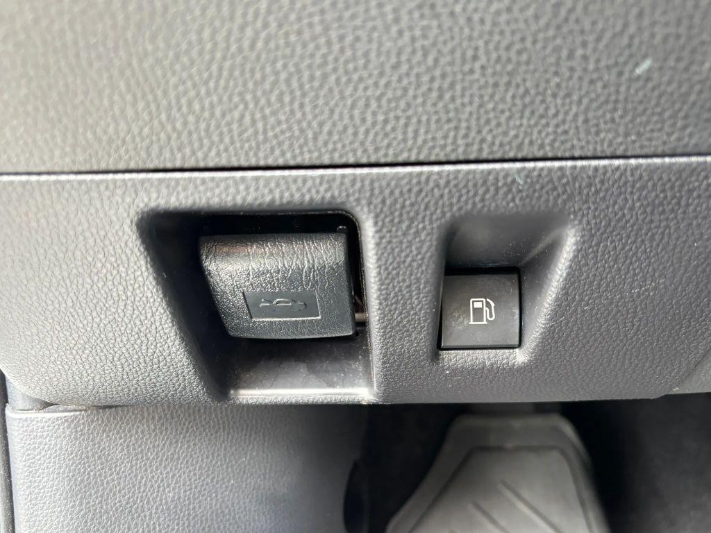 used 2023 Toyota Highlander car, priced at $30,900