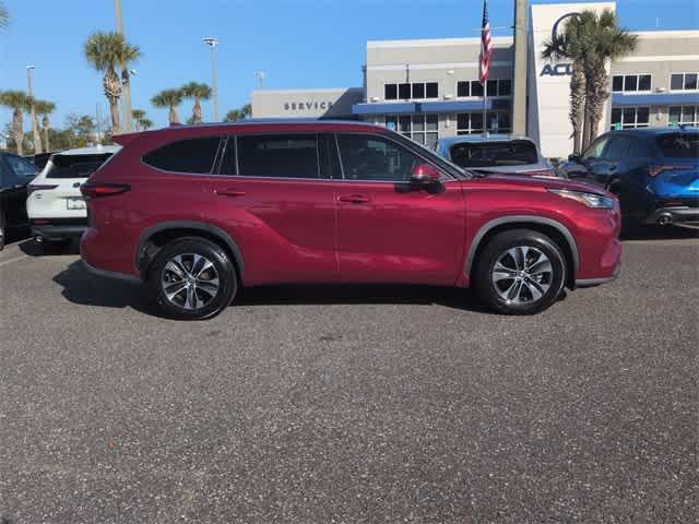 used 2020 Toyota Highlander car, priced at $22,995