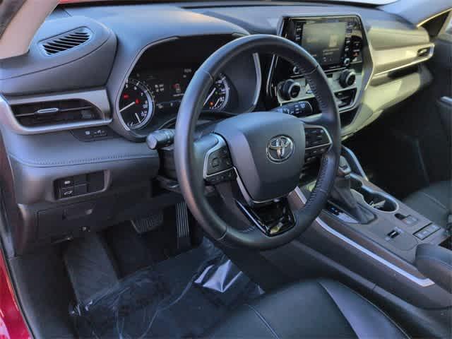 used 2020 Toyota Highlander car, priced at $22,995
