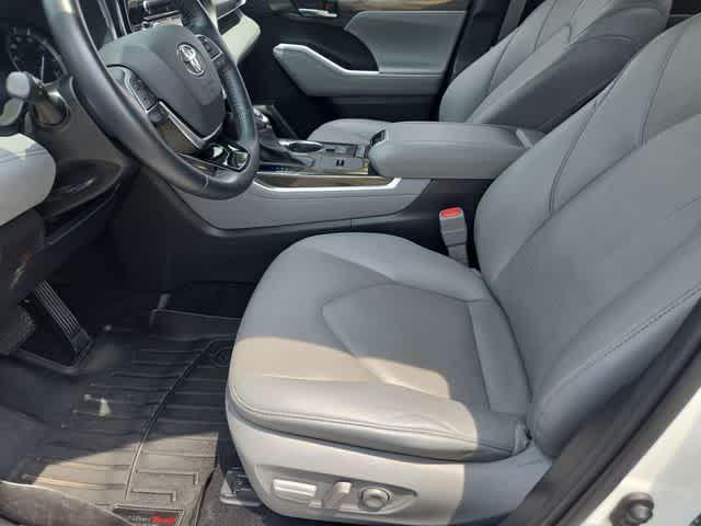 used 2021 Toyota Highlander car, priced at $31,028