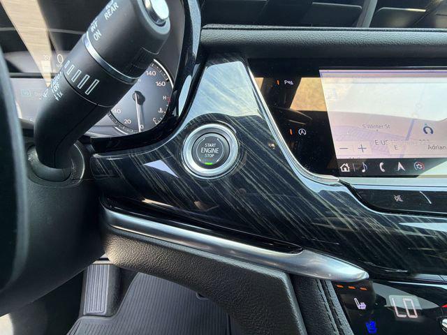 used 2023 Cadillac XT6 car, priced at $38,304