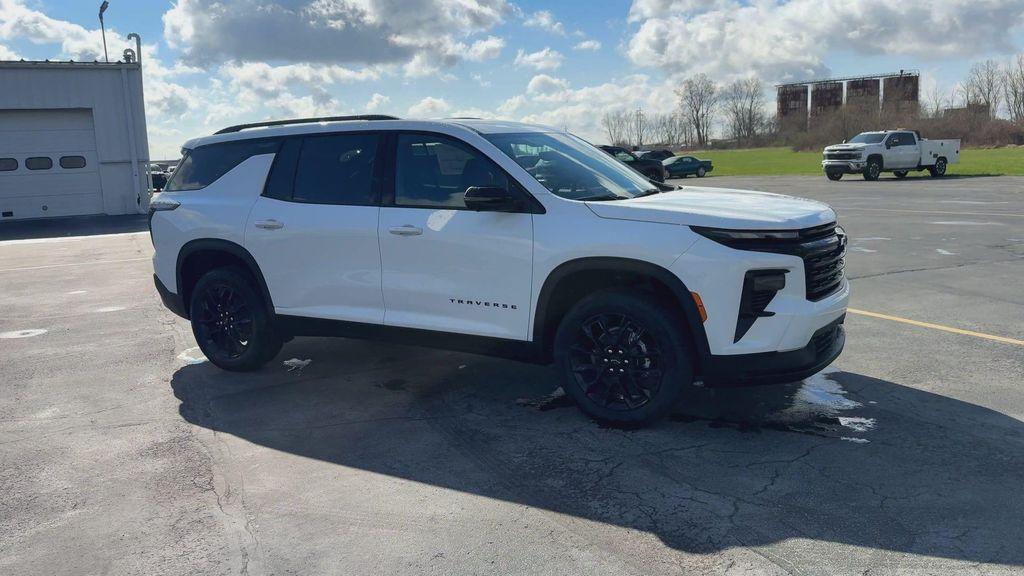 new 2026 Chevrolet Traverse car, priced at $47,011
