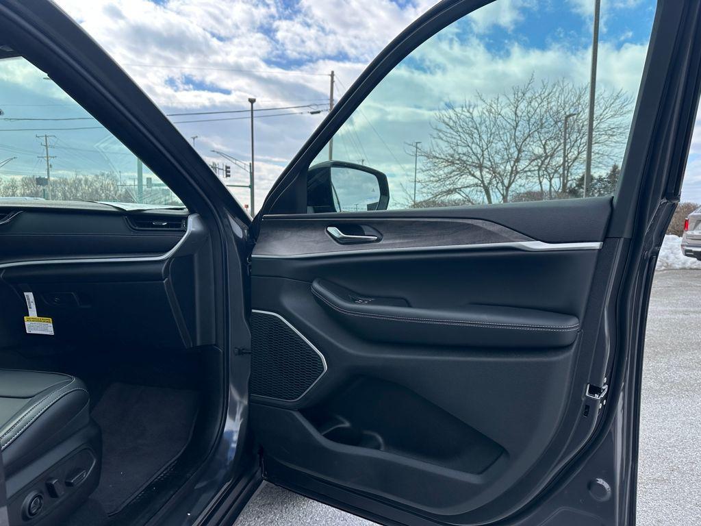 new 2026 Jeep Grand Cherokee car, priced at $48,887