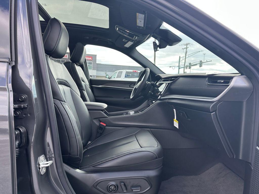 new 2026 Jeep Grand Cherokee car, priced at $48,887