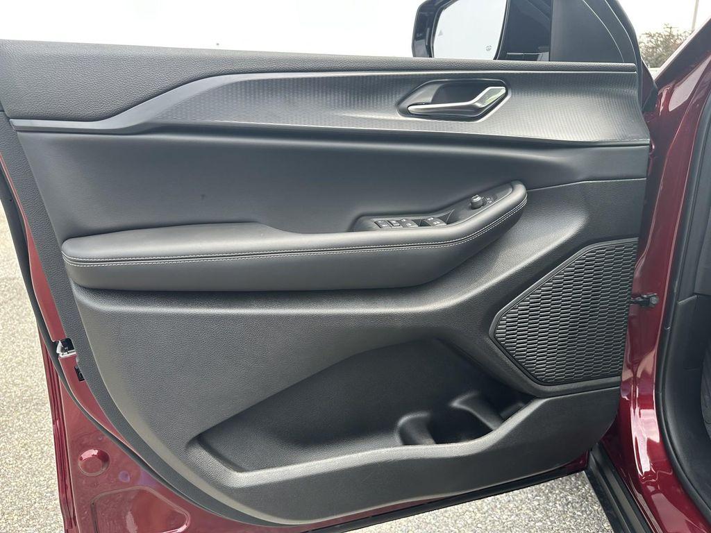 new 2025 Jeep Grand Cherokee L car, priced at $40,974