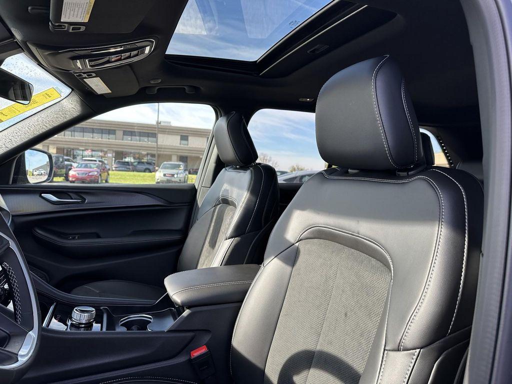new 2025 Jeep Grand Cherokee car, priced at $42,438