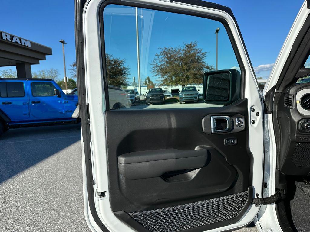 new 2026 Jeep Wrangler car, priced at $46,787