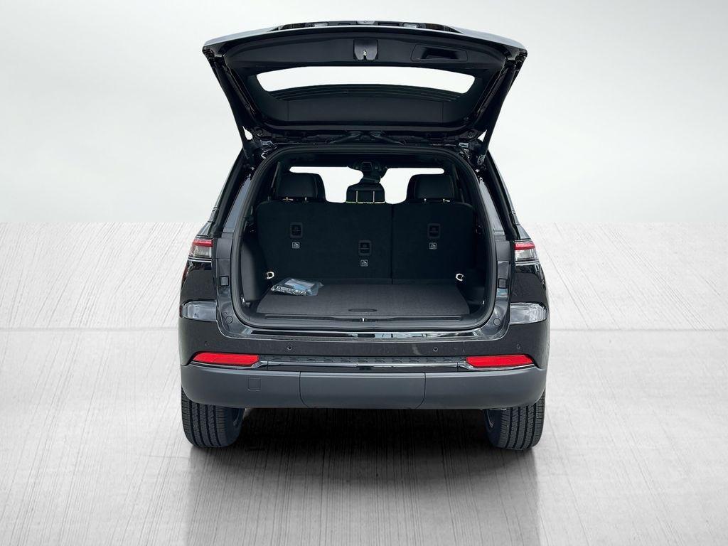 new 2025 Jeep Grand Cherokee car, priced at $41,334