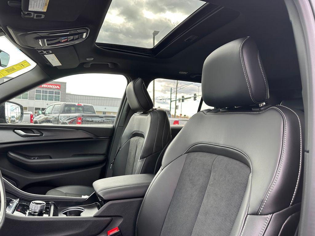 new 2025 Jeep Grand Cherokee car, priced at $41,334