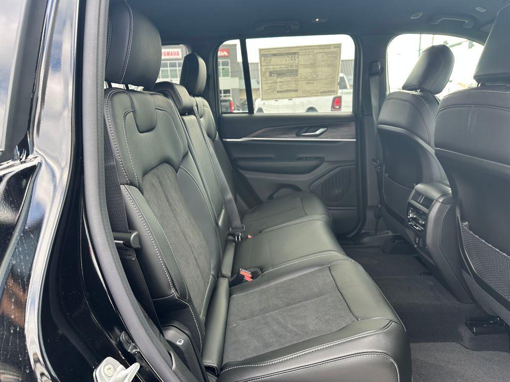 new 2026 Jeep Grand Cherokee car, priced at $46,154