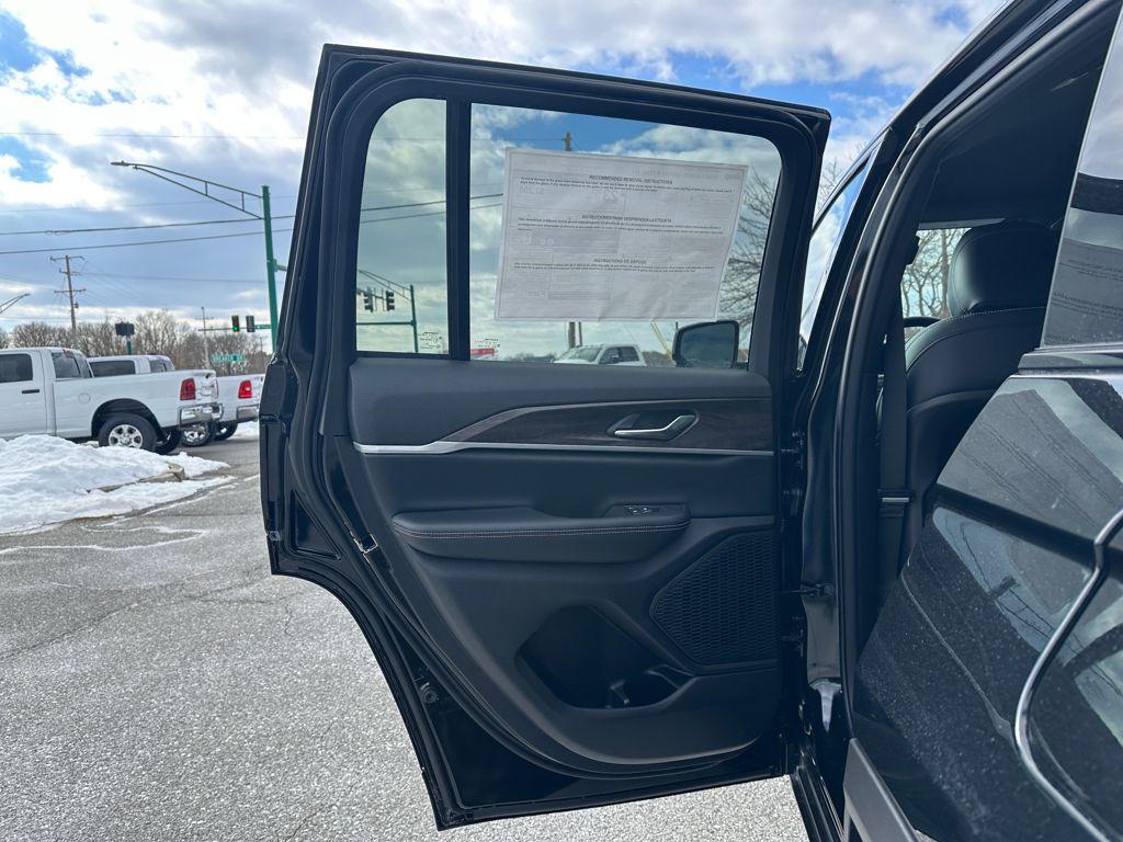 new 2026 Jeep Grand Cherokee car, priced at $46,154