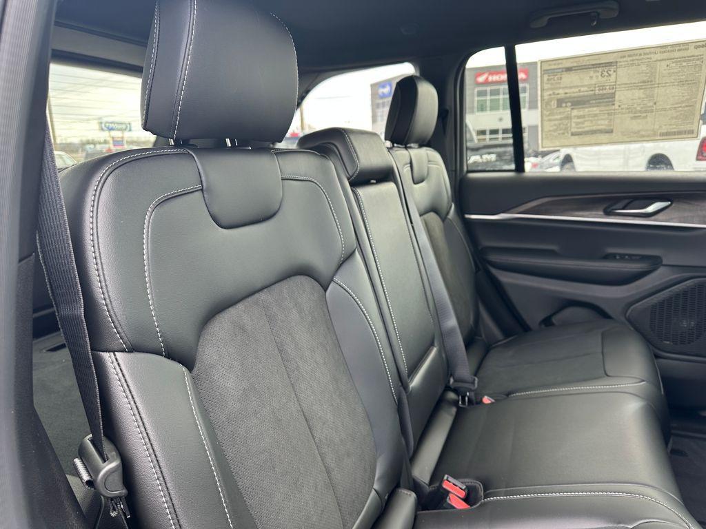 new 2026 Jeep Grand Cherokee car, priced at $46,154