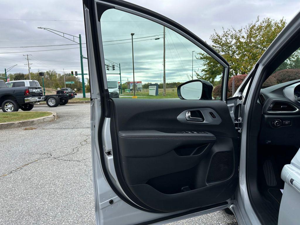 new 2026 Chrysler Pacifica car, priced at $50,258