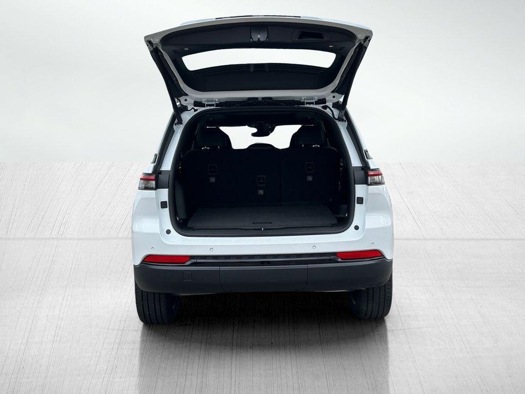 new 2025 Jeep Grand Cherokee car, priced at $47,326