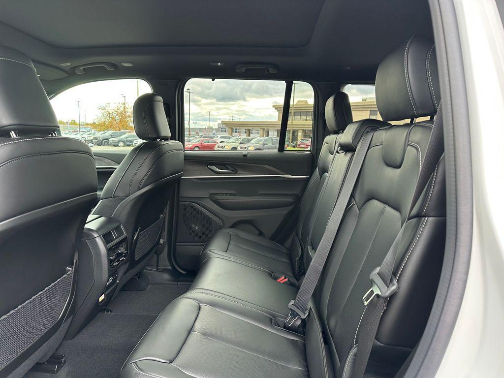 new 2025 Jeep Grand Cherokee car, priced at $47,326