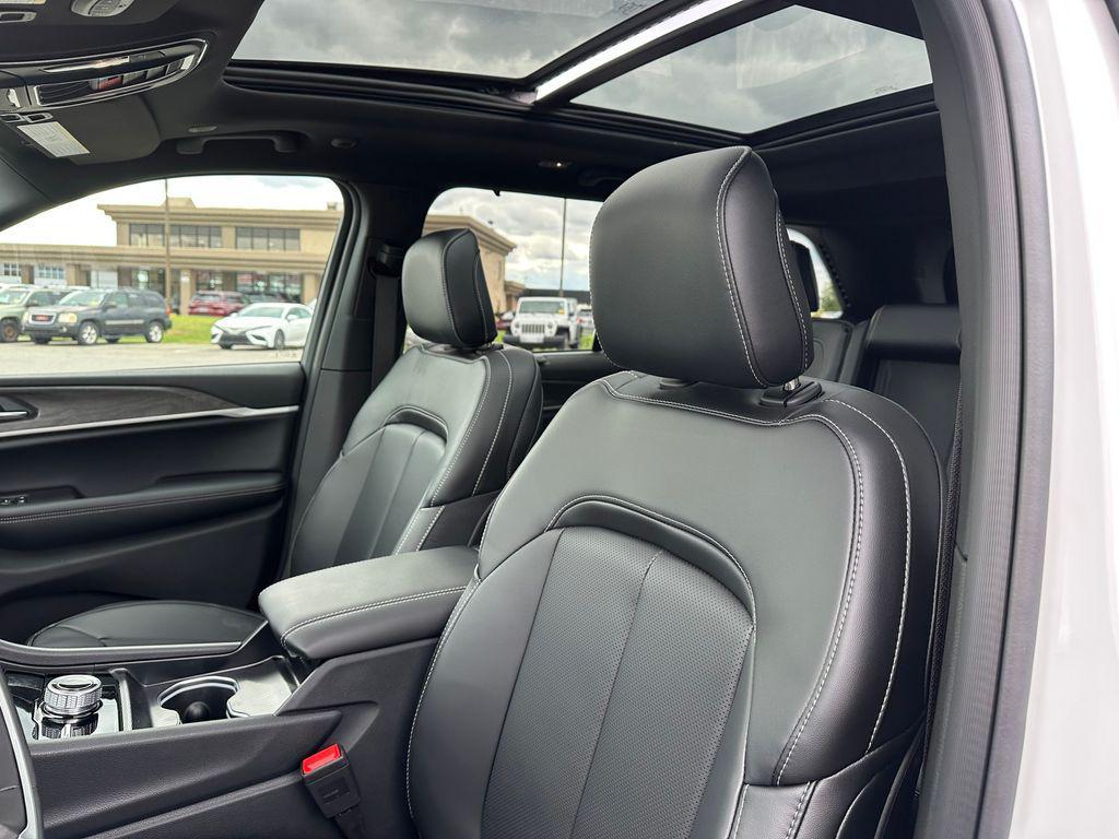 new 2025 Jeep Grand Cherokee car, priced at $47,326