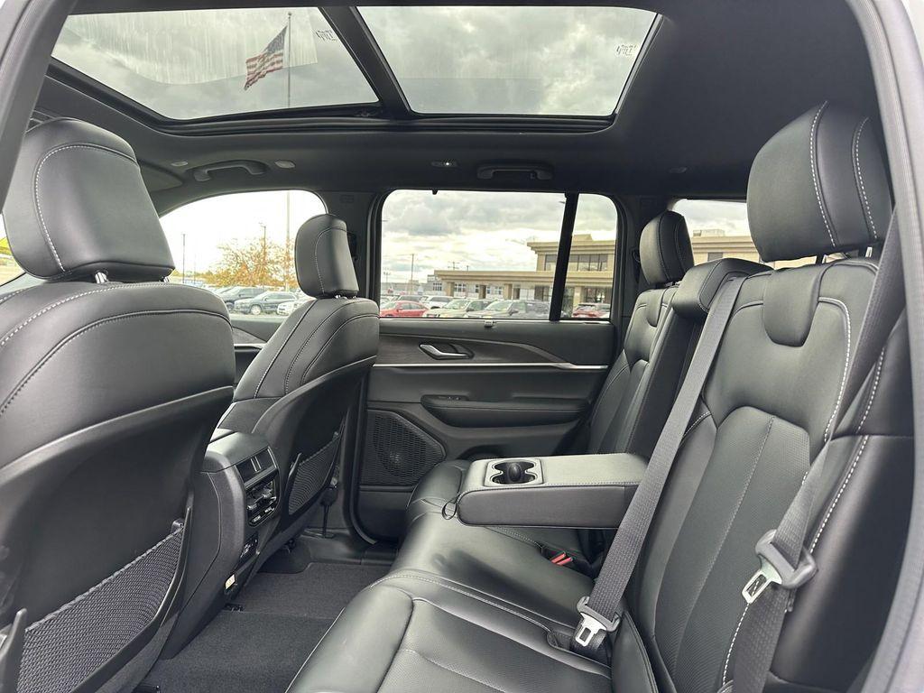 new 2025 Jeep Grand Cherokee car, priced at $49,826